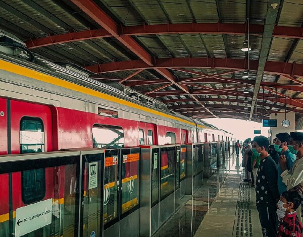 Orange Line Metro Train, Chauburji Station, Lahore